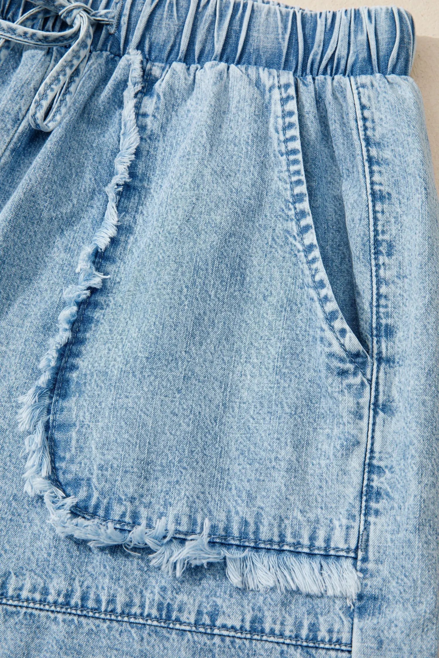 Liliane | Frayed Hem Denim Shorts with Relaxed Everyday Fit